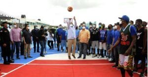 Miderec entrega remozadas canchas en cárcel de Najayo