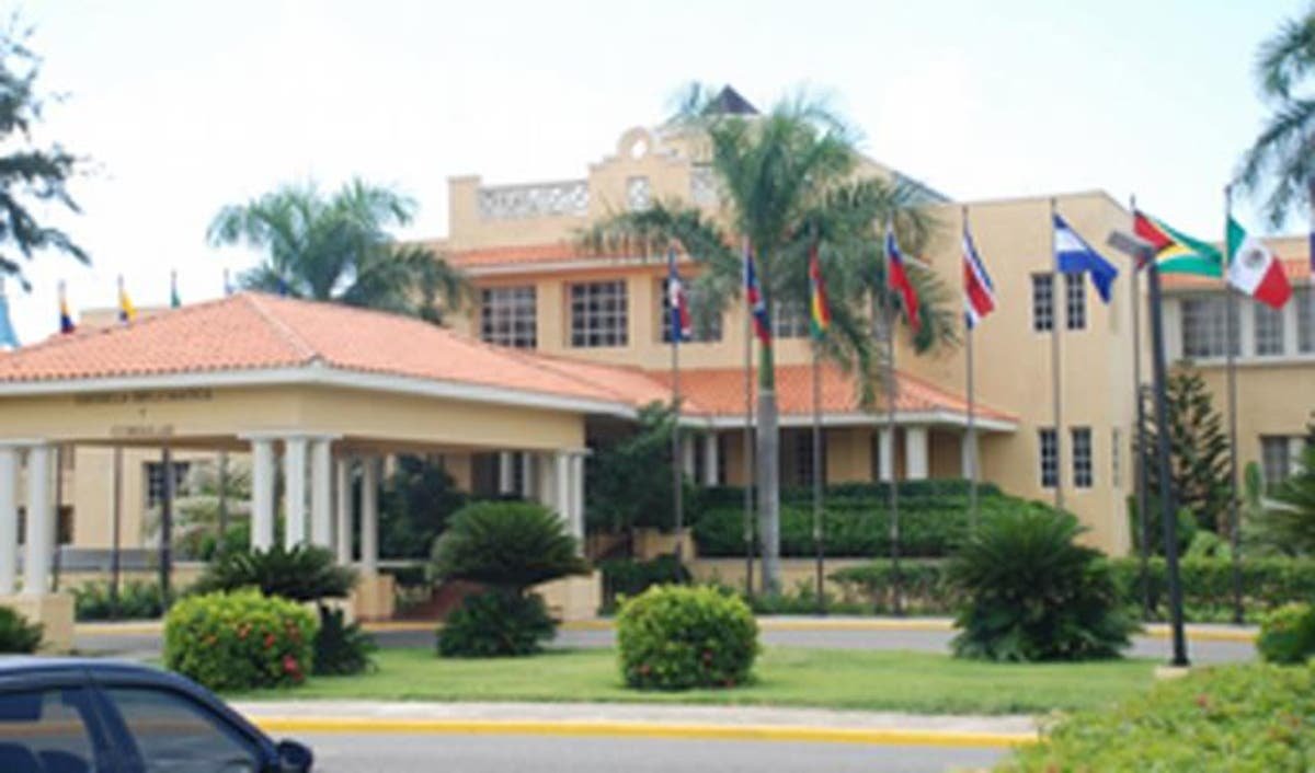 Han cancelado 181 funcionarios del Servicio Exterior de  Dominicana