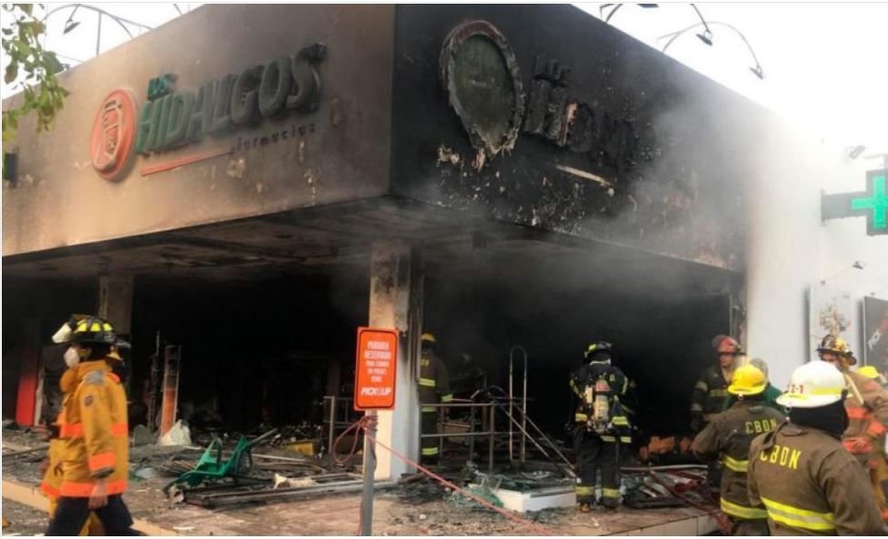 Fallece joven de 25 años por inhalar humo en incendio de farmacia Los Hidalgos