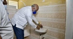 Ministro Fulcal supervisa trabajos de remozamiento de escuela en M. Plata