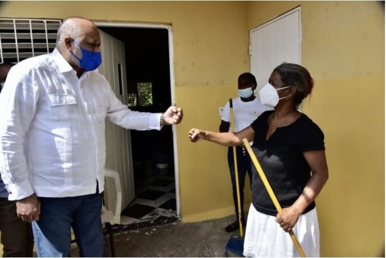 Ministro Fulcal supervisa trabajos de remozamiento de escuela en M. Plata 3 fulcal 3 Ministro Fulcal supervisa trabajos de remozamiento de escuela en M. Plata