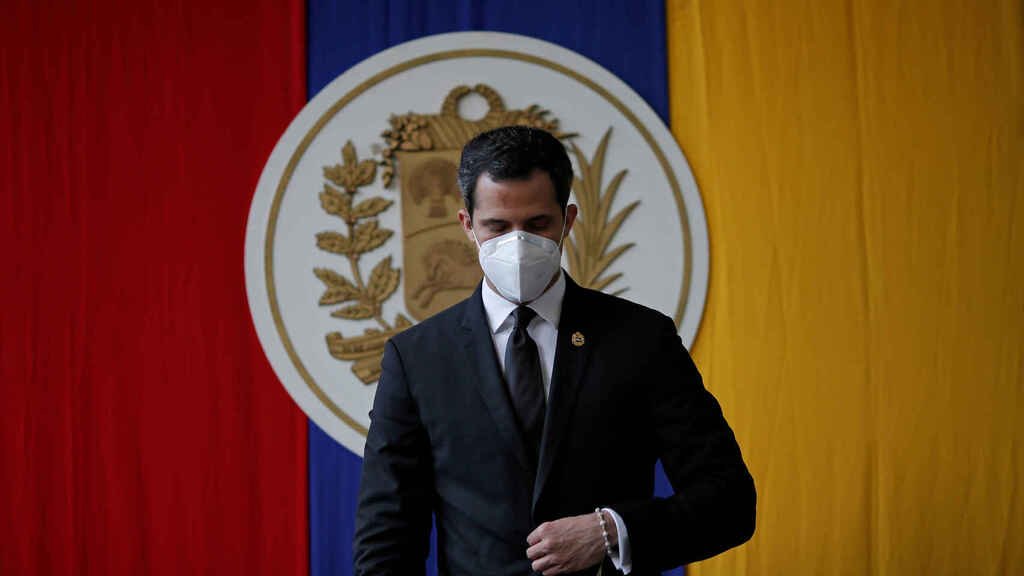 Líder opositor Juan Guaidó da positivo por covid-19