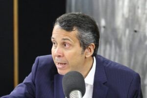 Comisión de senadores se reúne con Jorge Mera