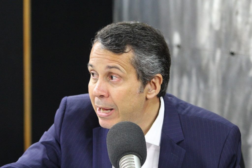 Comisión de senadores se reúne con Jorge Mera