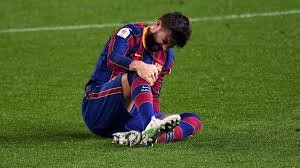 Piqué sufre solo un esguince en la rodilla derecha