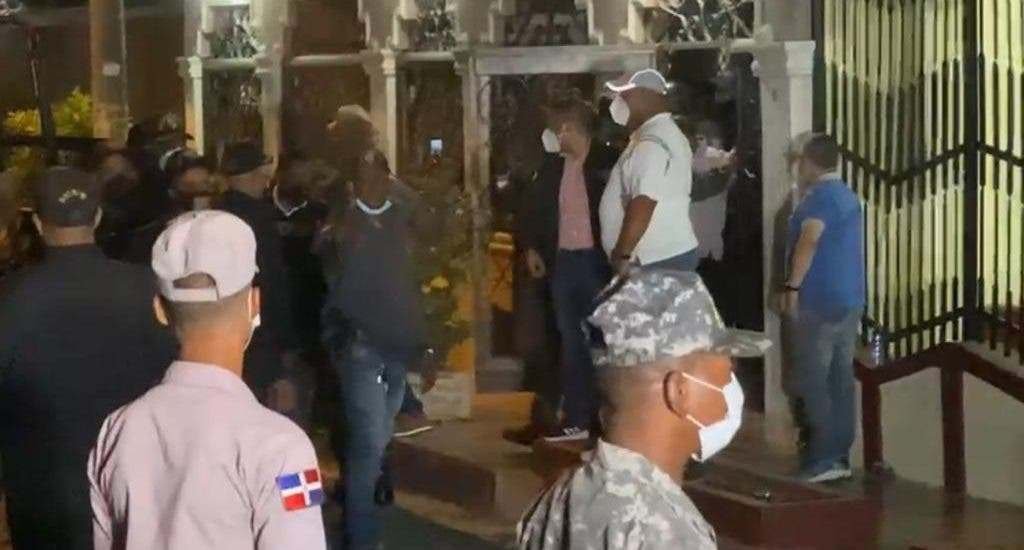 Se entrega a la PN hombre que mató esposa y se atrincheró más de 7 horas 2 Se entrega a la PN hombre que mató esposa y se atrincheró más de 7 horas