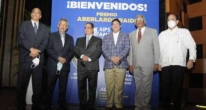 Camacho saluda premio internacional otorgado a Comarazamy y Cruz