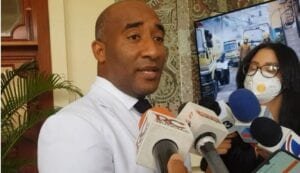 Regidor del Distrito Nacional renuncia al PLD y pasa a la Fuerza del Pueblo