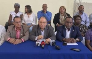 Centrales obreras piden a médicos no suspendan servicios a «asegurados»