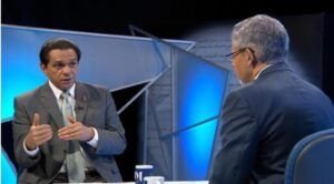 Ministro dice es baja la positividad a COVID, pese al registro de muertes