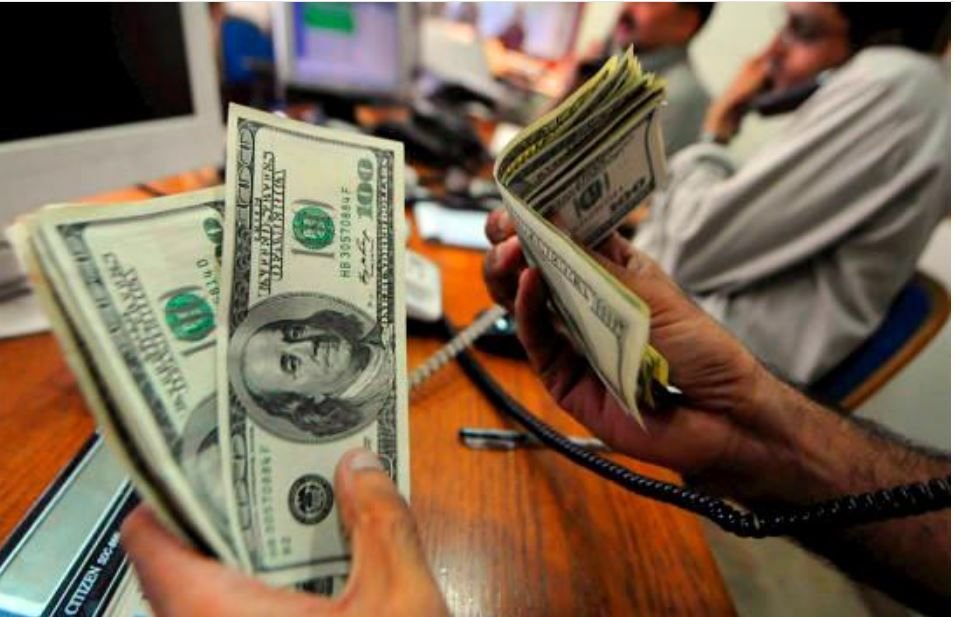 Hombres dominicanos reciben más remesas que las mujeres