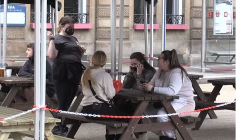 Europa alivia restricciones con cautela; abre museos, tiendas y restaurantes 2 Europa alivia restricciones con cautela; abre museos, tiendas y restaurantes