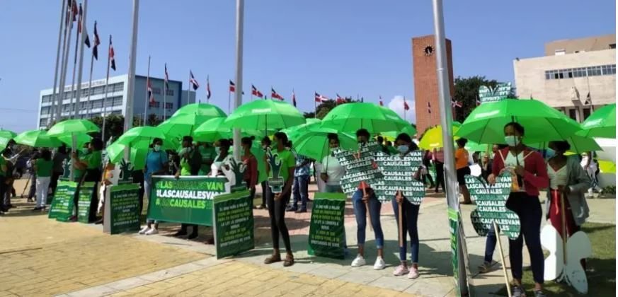 Feministas vuelven a instalarse frente al Congreso Nacional por las tres causales 2 Feministas vuelven a instalarse frente al Congreso Nacional por las tres causales