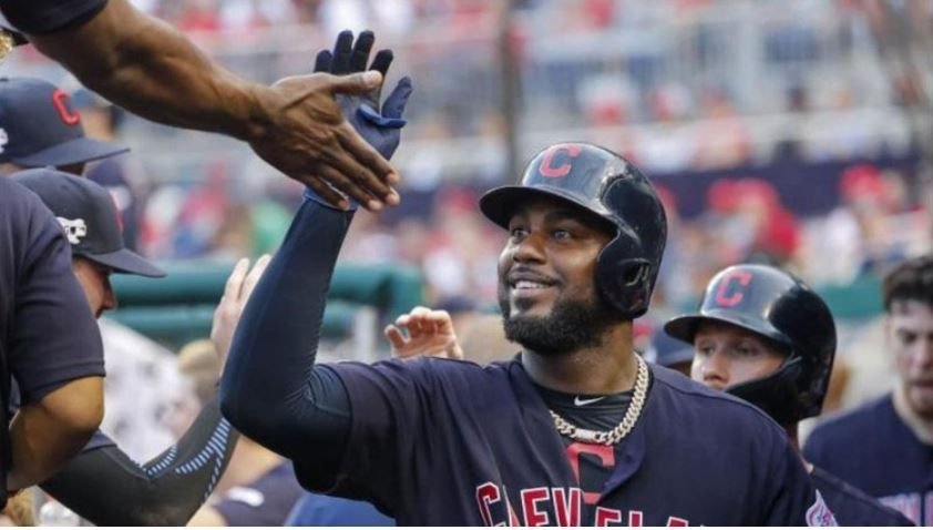 Franmil Reyes muestra su poder en el triunfo de los Indios