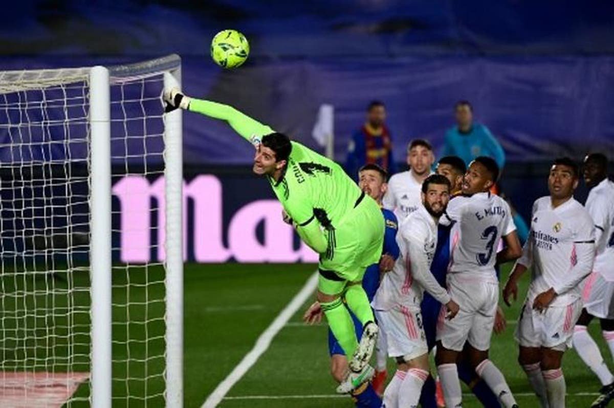 Benzema y Kroos deciden el clásico y ponen líder al Real Madrid 2 Benzema y Kroos deciden el clásico y ponen líder al Real Madrid