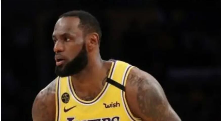 Tarjeta de LeBron se vende por 5.2 millones 2 Tarjeta de LeBron se vende por 5.2 millones