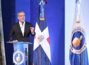 Luis Abinader rinde informe ante la Comisión Política del PRM