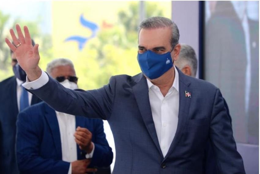 La anécdota de Abinader sobre el ahorro, una bicicleta «Chopper» y su papá