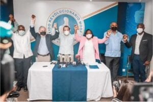 Diputada María Suárez Alcalá deja el PLD y se juramenta en el PRM