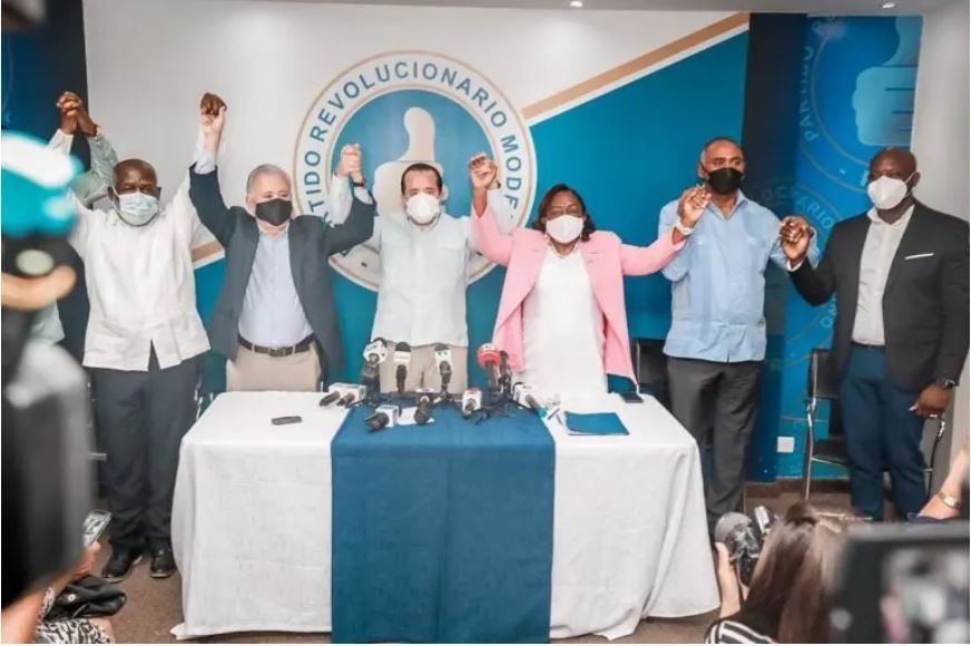 Diputada María Suárez Alcalá deja el PLD y se juramenta en el PRM