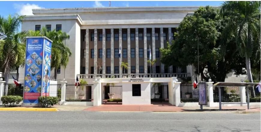 Educación anunciará nuevos municipios que se suman a la clase semipresencial