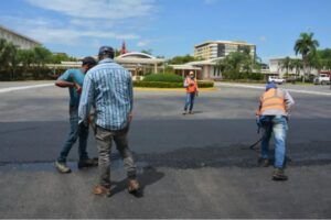 UASD y Obras Públicas remozan estructura vial de sede central