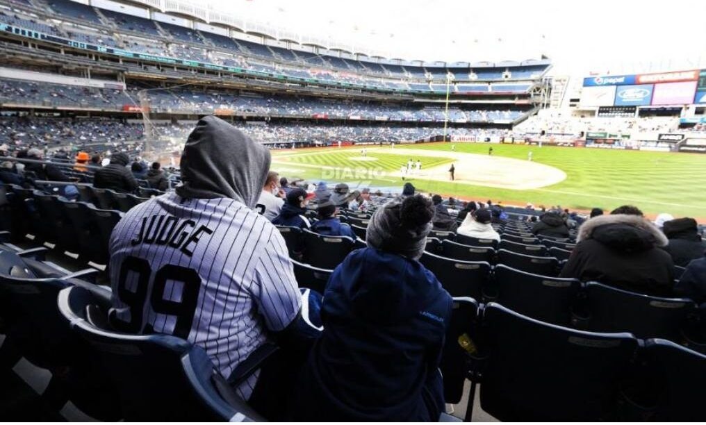 Neoyorquinos regresan emocionados al Yankee Stadium 2 Neoyorquinos regresan emocionados al Yankee Stadium