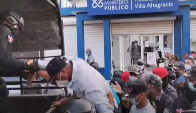 Aplazan para el miércoles coerción a policías mataron esposos evangélicos