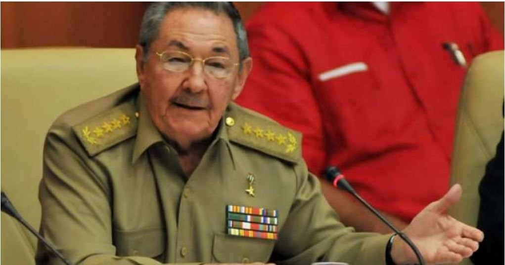 Raúl Castro se despide del PCC; seguirá economía centralizada
