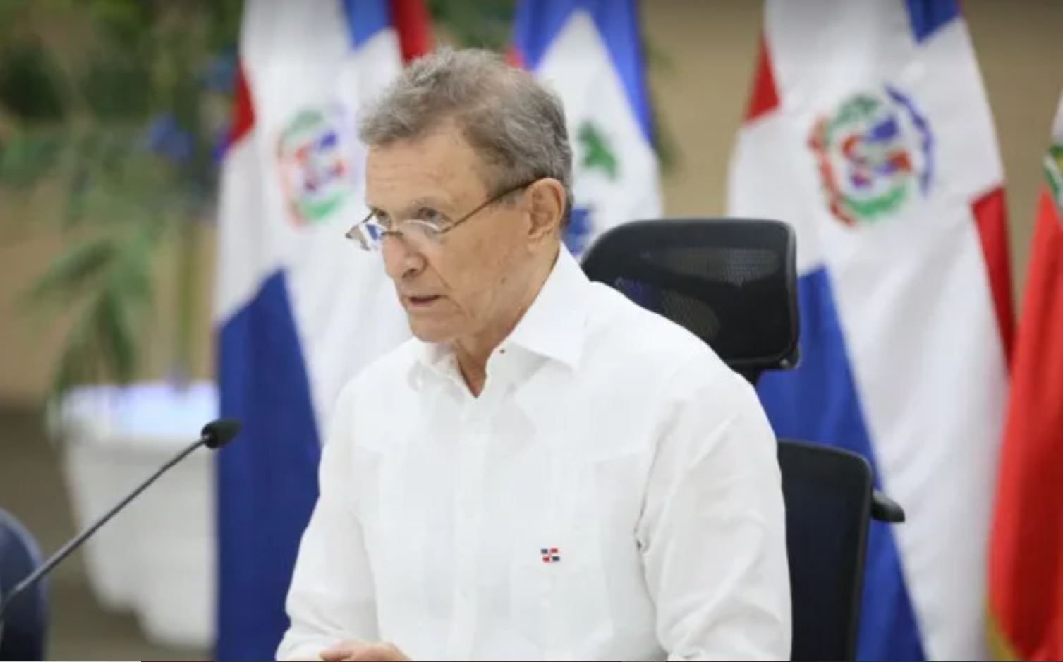 Canciller dominicano tiene COVID-19; pide redoblar prevención