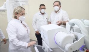 Titular del SNS entrega RD$8 MM en equipos a hospital San Vicente de Paúl