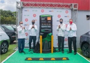 Edesur Dominicana y Evergo inauguran cargador para vehículos eléctricos