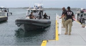 Detienen 10 personas al tratar de entrar ilegalmente