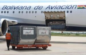 La aerolínea estatal boliviana anuncia vuelos de «repatriación» en Brasil