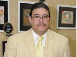 Ministro Deportes anuncia enseñanzas de béisbol gratis a niños y jóvenes