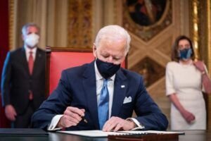 Joe Biden propone un billonario plan económico para «ganarle» a China