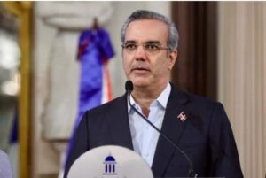 Abinader envía condolencias a la reina Isabel II por muerte de príncipe Felipe