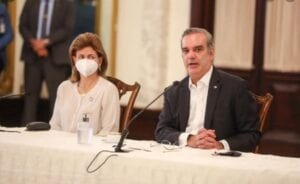 Dicen 81 funcionarios tienen mayor salario que el Presidente y la Vice