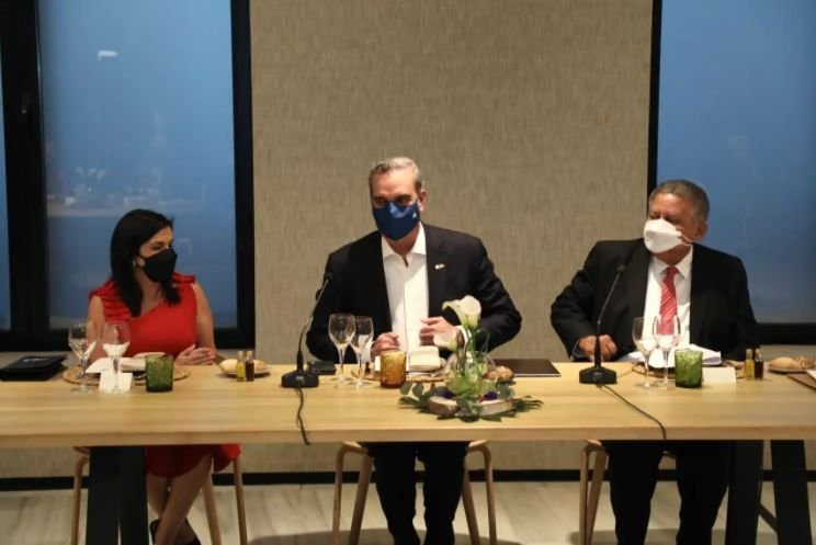 luis abinader 79 1 Abinader agradece recibimiento de dominicanos radicados en España