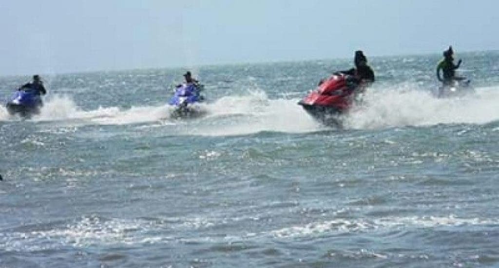 Mitur prohíbe uso vehículos de motor y motocicletas en playas y balnearios