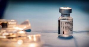 Pfizer pide ampliar uso de emergencia de su vacuna a niños entre 12 y 15