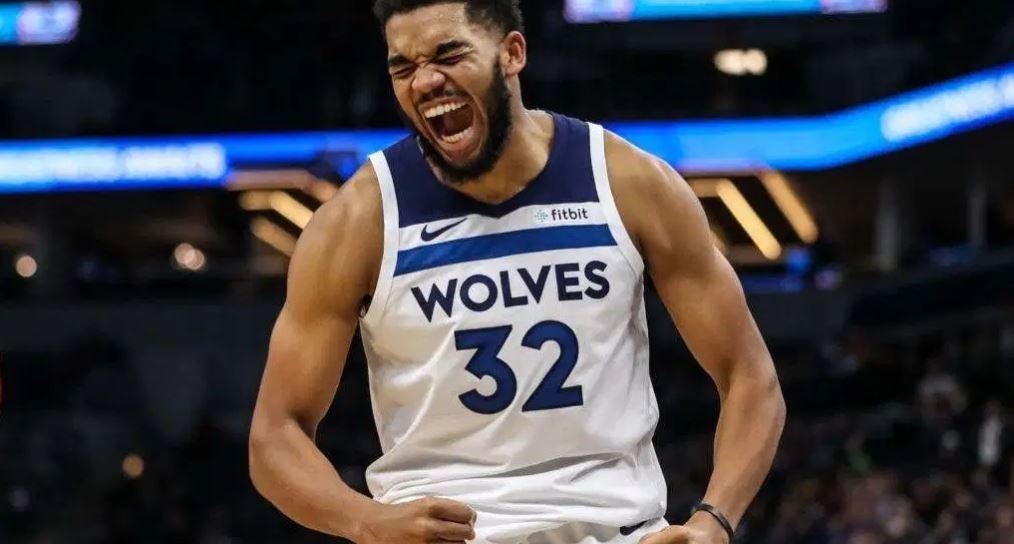 Towns logra 18 puntos y 17 rebotes en apretada victoria de Minnesota