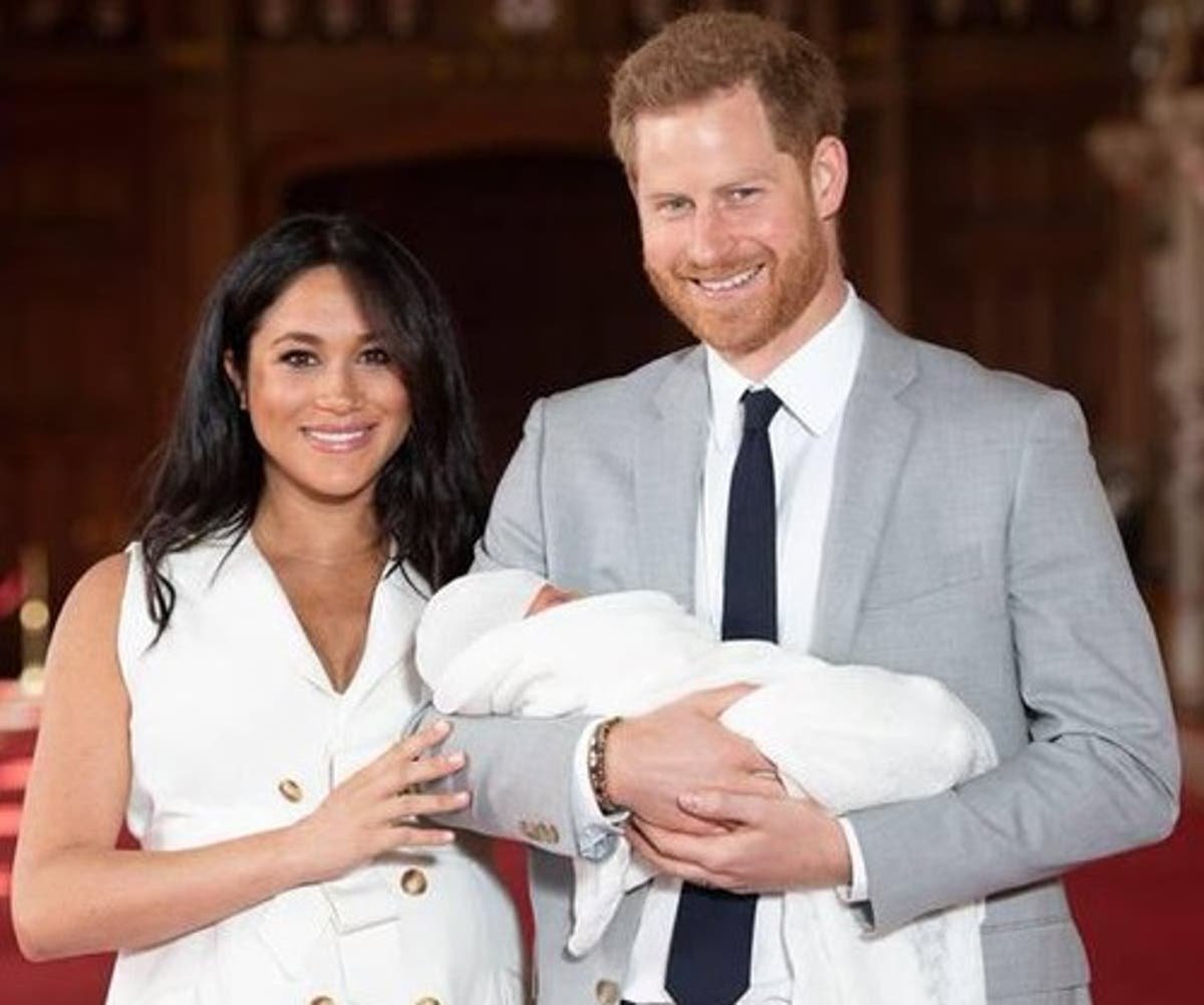 Isabel II felicita a su bisnieto Archie por su segundo cumpleaños 2 Isabel II felicita a su bisnieto Archie por su segundo cumpleaños