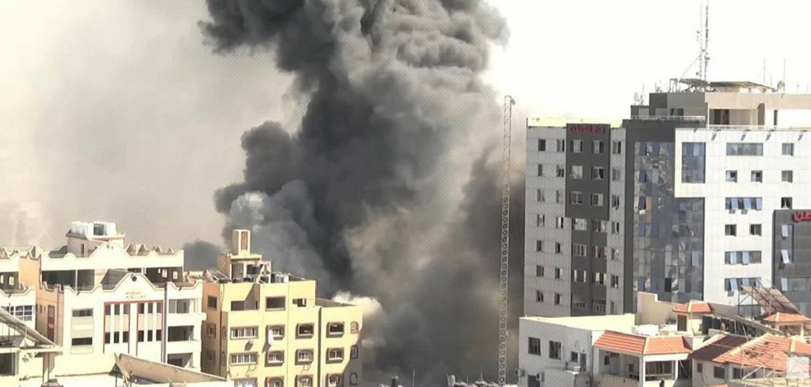 Ataque aéreo israelí derriba edificio en Gaza con oficinas de AP y Al Jazeera