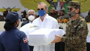 Abinader entrega medios de transporte y equipos a miembros de las Fuerzas Armadas