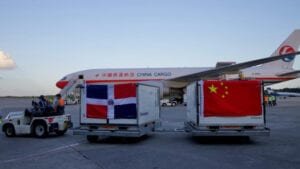 Esta tarde llegan al país dos millones de dosis de vacunas Sinovac desde China