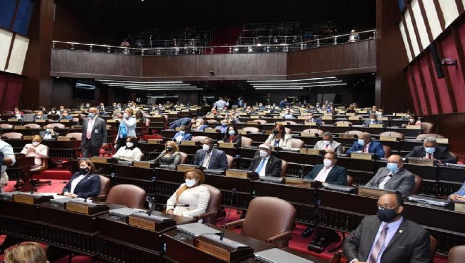 Diputados aprueban compra de vacunas a Pfizer por US$119,999,880