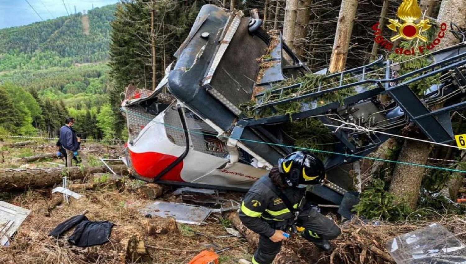 Catorce muertos y 2 heridos graves al caer un teleférico en Stresa 2 Catorce muertos y 2 heridos graves al caer un teleférico en Stresa