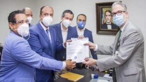 JCE recibe informe de gastos de campaña de Luis Abinader