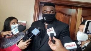 Exjugador David Ortiz rechaza uso de violencia contra expareja